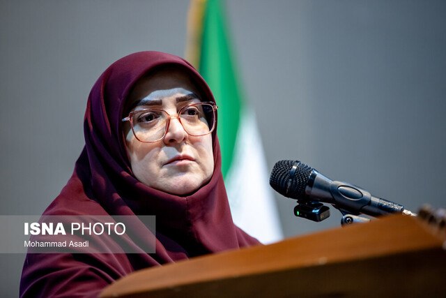 سخنگوی دولت: ایستادگی در حفظ استقلال، زن و مرد نمی‌شناسد