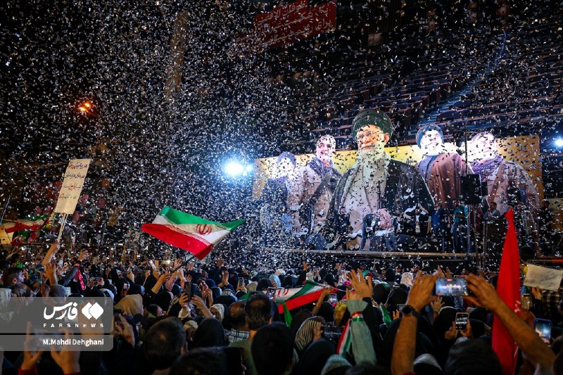جشن ولادت حضرت زینب(س) با حضور گسترده مردم در میدان انقلاب