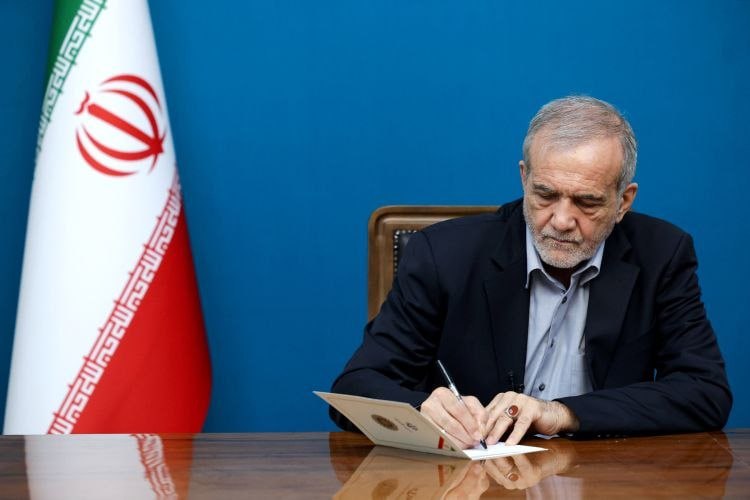 پیام پزشکیان در پی قهرمانی تیم ملی کشتی آزاد ایران در رقابت‌های جهانی