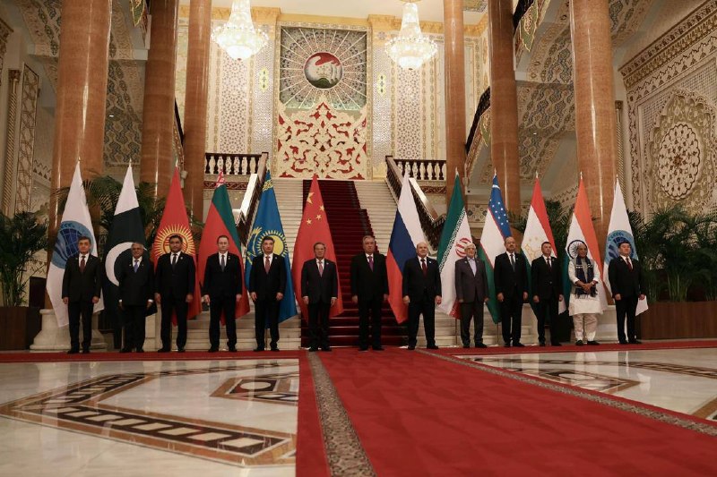 عارف: دسترسی به دارو و غذا نباید قربانی منازعات سیاسی شود