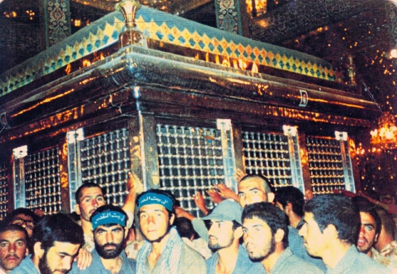 تصویر آرشیوی از حضور رزمندگان ایران در حرم زینب(س) دمشق
