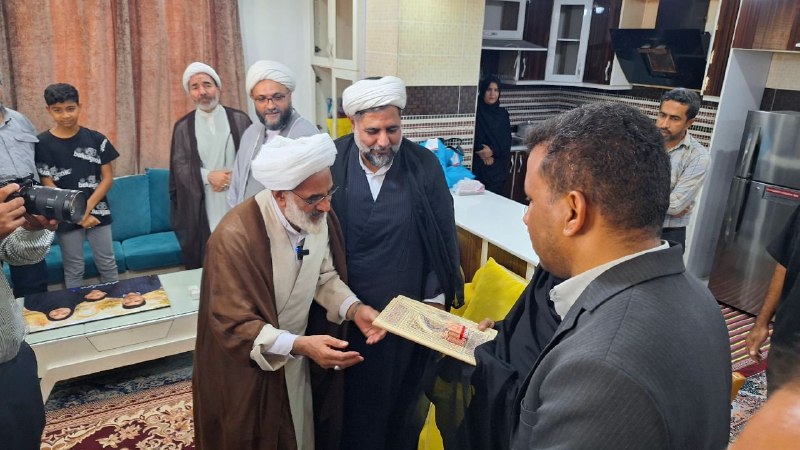 نماینده ولی فقیه در سپاه با خانواده شهدای جنگ اخیر قشم دیدار کرد