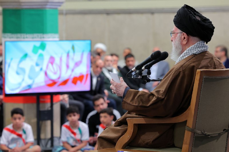 دیدار پایانی مدال‌آوران ورزش با رهبر شهید انقلاب اسلامی
