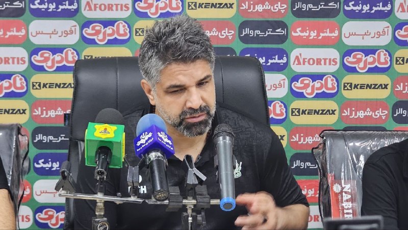 سرمربی آلومینیوم اراک: پیراهن لیگ برتری نباید به‌آسانی به بازیکنان برسد