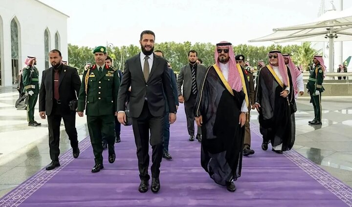 روزنامه الاخبار: انتقال نیروهای سوری از جانب عربستان به جبهه‌های یمن