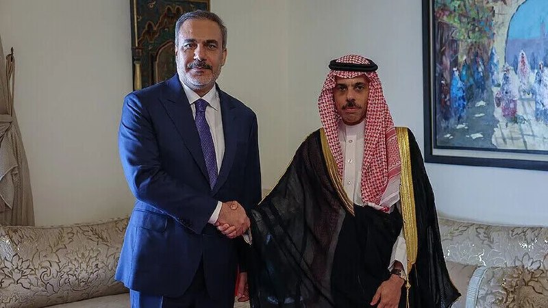 گفت‌وگوی تلفنی وزرای خارجه ترکیه و عربستان درباره تحولات امنیتی منطقه